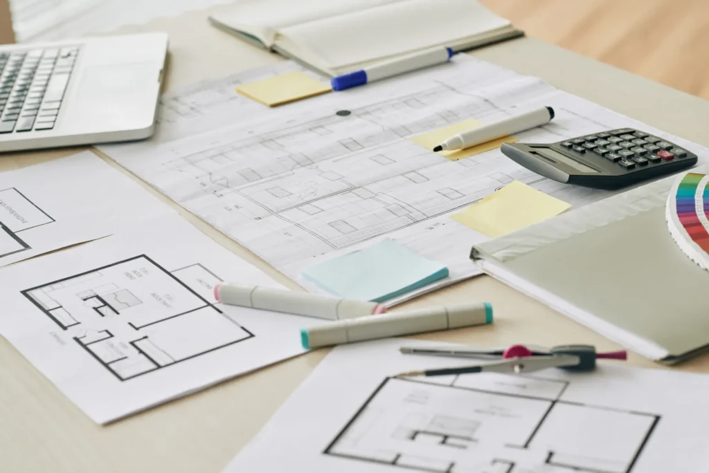 Planos arquitectónicos y documentos varios